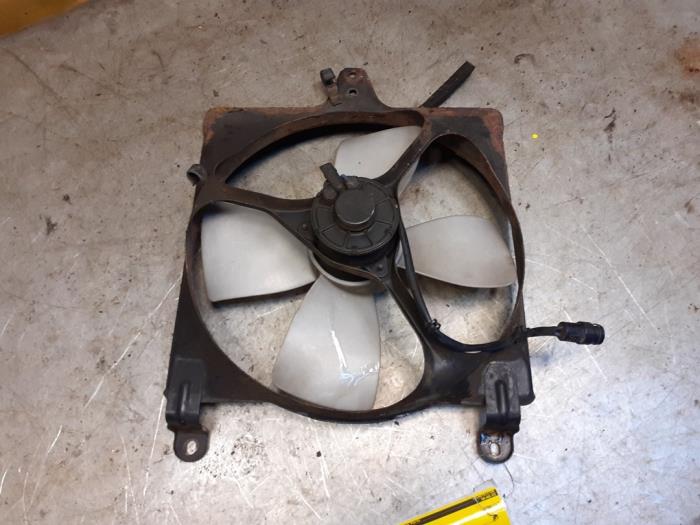 Gebruikte Fan Radiateur Suzuki Swift (SF413/416) 1.3i GL,GX Prijs € 29,99 Margeregeling aangeboden door Yellow Parts