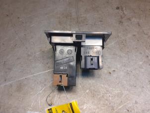 Schakelaar voor de elektrische raambediening links... – Grandado