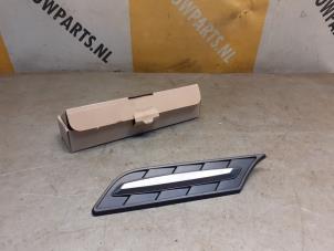 Gebruikte Sierstrip Suzuki Vitara (LY/MY) 1.6 16V AllGrip 4x4 Prijs € 25,00 Margeregeling aangeboden door Yellow Parts