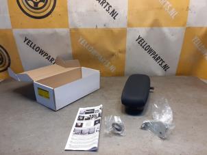 Gebruikte Armsteun Suzuki Vitara (LY/MY) 1.6 16V AllGrip 4x4 Prijs € 75,00 Margeregeling aangeboden door Yellow Parts
