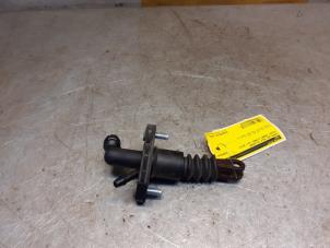 Gebruikte Koppeling Hulp Cilinder Suzuki Grand Vitara II (JT) 1.6 16V Prijs € 30,00 Margeregeling aangeboden door Yellow Parts