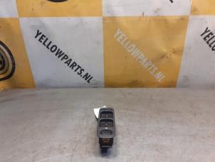 Gebruikte Ruit schakelaar elektrisch Suzuki Liana (ERC/ERD/RH4) 1.6 MPi 16V Prijs € 35,00 Margeregeling aangeboden door Yellow Parts