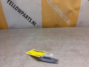 Gebruikte Knipperlicht Scherm links-voor Suzuki Liana (ERC/ERD/RH4) 1.6 MPi 16V Prijs € 7,50 Margeregeling aangeboden door Yellow Parts