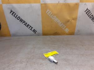 Gebruikte Schakelaar Remlicht Suzuki Liana (ERC/ERD/RH4) 1.6 MPi 16V Prijs € 15,00 Margeregeling aangeboden door Yellow Parts