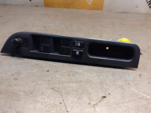 Gebruikte Raam schakelaar elektrisch Suzuki Swift (ZA/ZC/ZD1/2/3/9) 1.3 VVT 16V Prijs € 45,00 Margeregeling aangeboden door Yellow Parts