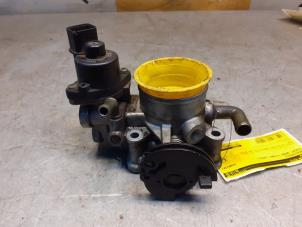 Gasklephuis van een Suzuki Grand Vitara I (FT/GT/HT) 2.0 16V 2003