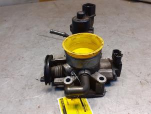 Gasklephuis van een Suzuki Grand Vitara I (FT/GT/HT) 2.0 16V 2003