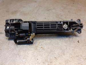 Gebruikte Handgreep Achterklep Suzuki Grand Vitara II (JT) 1.9 DDiS Prijs € 22,50 Margeregeling aangeboden door Yellow Parts