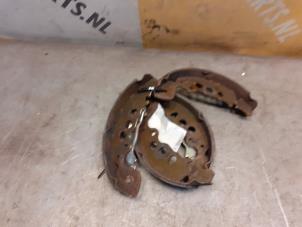 Gebruikte Remvoering achter Suzuki Grand Vitara I (FT/GT/HT) 2.0 16V Prijs € 40,00 Margeregeling aangeboden door Yellow Parts