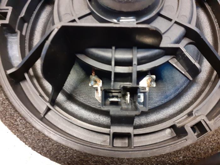 Luidspreker van een Suzuki Swift (ZA/ZC/ZD) 1.2 16_ 2013