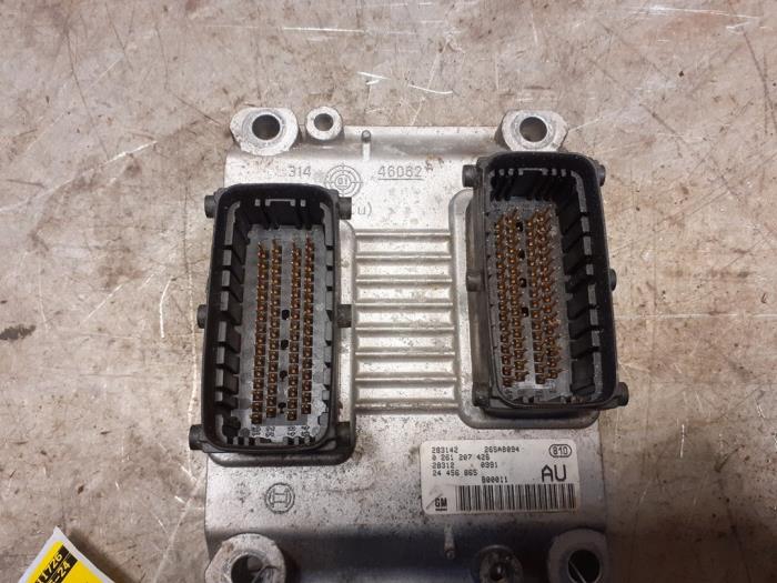 Computer Inspuit van een Opel Agila (A) 1.2 16V 2004