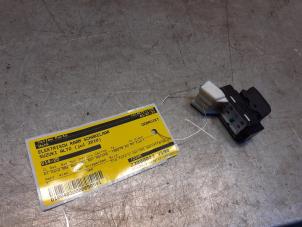Gebruikte Ruit schakelaar elektrisch Suzuki Alto 1.0 12V Prijs € 9,99 Margeregeling aangeboden door Yellow Parts