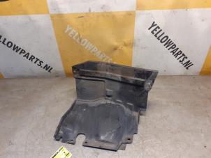 Gebruikte Beschermplaat bodem Suzuki Swift (ZA/ZC/ZD) 1.2 16_ Prijs € 19,99 Margeregeling aangeboden door Yellow Parts