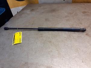 Gebruikte Kofferdekseldemper links-achter Suzuki Swift (ZA/ZC/ZD) 1.2 16V Prijs € 14,99 Margeregeling aangeboden door Yellow Parts