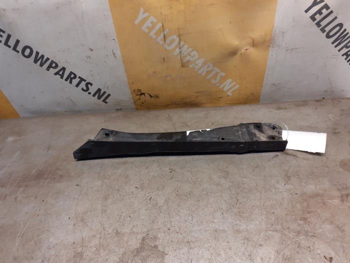 Subframe van een Suzuki Splash 1.0 12V 2012