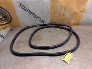 Gebruikte Deurrubber 4Deurs links-achter Suzuki SX4 S-Cross (JY) 1.6 16V AllGrip Prijs € 19,99 Margeregeling aangeboden door Yellow Parts