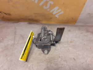 Gebruikte Motorkap Slotmechaniek Suzuki Swift (ZA/ZC/ZD1/2/3/9) 1.6 Sport VVT 16V Prijs € 14,99 Margeregeling aangeboden door Yellow Parts