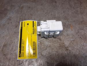 Gebruikte Keyless vehicle module Suzuki Splash 1.0 12V Prijs € 39,99 Margeregeling aangeboden door Yellow Parts