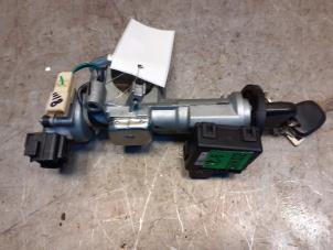 Gebruikte Sleutel + Contactslot Suzuki Alto 1.0 12V Prijs € 44,95 Margeregeling aangeboden door Yellow Parts