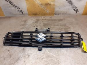 Gebruikte Grille Suzuki Splash 1.2 VVT 16V Prijs € 39,99 Margeregeling aangeboden door Yellow Parts