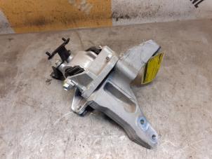 Gebruikte Versnellingsbak Steun Suzuki SX4 S-Cross (JY) 1.6 16V AllGrip Prijs € 79,00 Margeregeling aangeboden door Yellow Parts