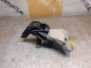 Gebruikte Versnellingsbak Steun Suzuki Swift (ZA/ZC/ZD) 1.2 16V Prijs € 39,99 Margeregeling aangeboden door Yellow Parts