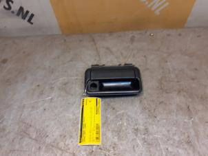 Gebruikte Portiergreep 2Deurs rechts Suzuki Swift (SF310/413) 1.3 Prijs € 12,50 Margeregeling aangeboden door Yellow Parts