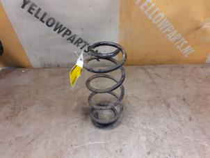 Gebruikte Schroefveer achter Suzuki Celerio (LF) 1.0 12V Prijs € 19,99 Margeregeling aangeboden door Yellow Parts