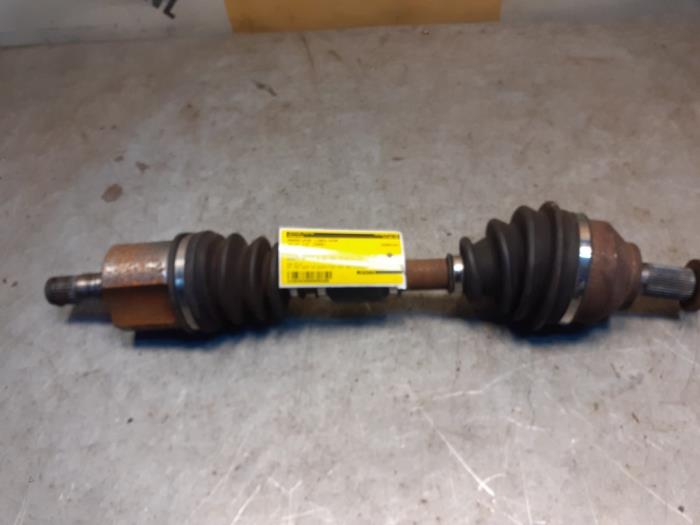 Gebruikte Aandrijfas links-voor Volvo C70 (MC) 2.5 T5 20V Prijs € 69,00 Margeregeling aangeboden door Yellow Parts