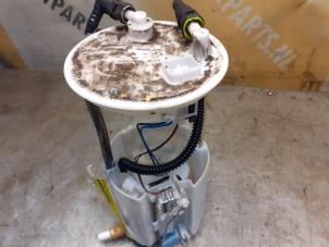 Gebruikte Benzinepomp Suzuki Grand Vitara II (JT) 2.0 16V Prijs € 69,00 Margeregeling aangeboden door Yellow Parts