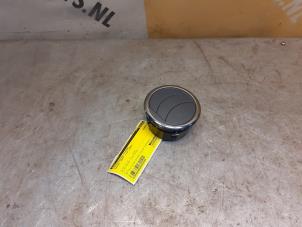 Gebruikte Luchtrooster zijkant Suzuki Swift (ZA/ZC/ZD1/2/3/9) 1.3 VVT 16V Prijs € 12,50 Margeregeling aangeboden door Yellow Parts