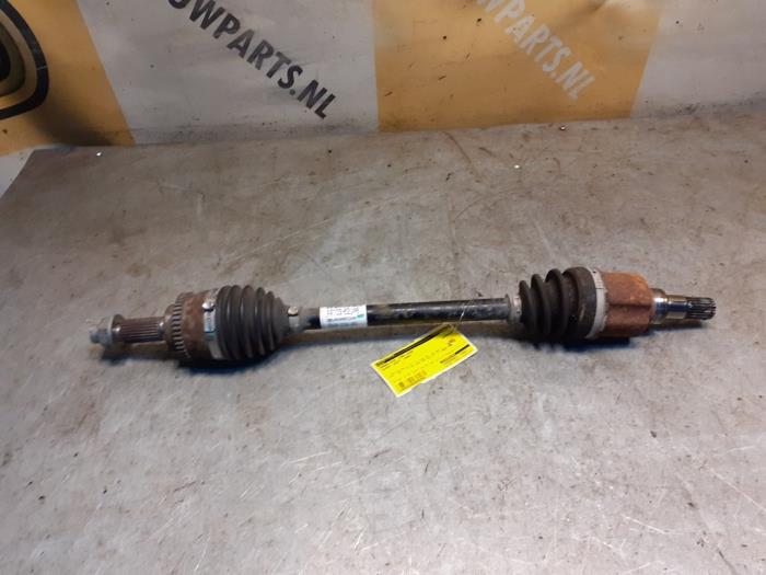 Gebruikte Aandrijfas links-voor Suzuki Swift (ZA/ZC/ZD1/2/3/9) 1.3 VVT 16V Prijs € 99,00 Margeregeling aangeboden door Yellow Parts