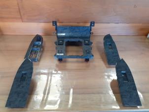 Gebruikte Interieurlijsten Set Suzuki Grand Vitara II (JT) 1.9 DDiS Prijs € 99,00 Margeregeling aangeboden door Yellow Parts