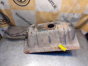 Gebruikte Tank Suzuki Jimny Hardtop 1.3i 16V 4x4 Prijs € 225,00 Margeregeling aangeboden door Yellow Parts