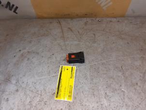 Gebruikte Schakelaar Stoelverwarming Suzuki Swift (ZA/ZC/ZD1/2/3/9) 1.3 VVT 16V Prijs € 10,00 Margeregeling aangeboden door Yellow Parts