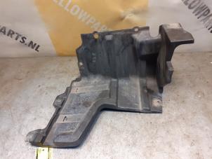 Gebruikte Beschermplaat bodem Suzuki Alto 1.0 12V Prijs € 12,50 Margeregeling aangeboden door Yellow Parts