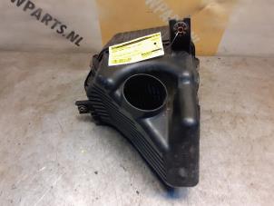 Gebruikte Luchtfilterhuis Suzuki Grand Vitara II (JT) 2.4 16V Prijs € 45,00 Margeregeling aangeboden door Yellow Parts