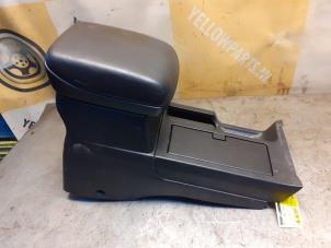 Gebruikte Armsteun Suzuki Grand Vitara II (JT) 2.0 16V Prijs € 49,00 Margeregeling aangeboden door Yellow Parts