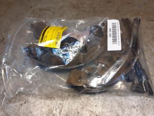 Gebruikte Remschoenset Suzuki Grand Vitara II (JT) 2.0 16V Prijs € 29,99 Margeregeling aangeboden door Yellow Parts