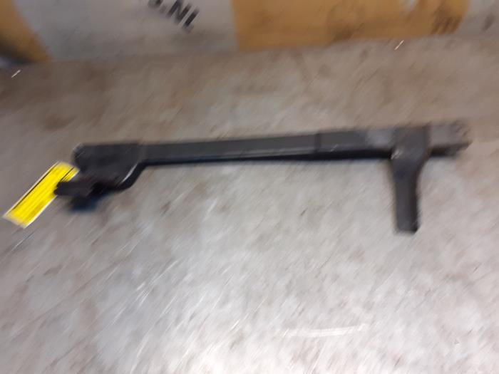 Gebruikte Radiateur Suzuki Grand Vitara I (FT/GT/HT) 2.5 V6 24V Prijs € 25,00 Margeregeling aangeboden door Yellow Parts