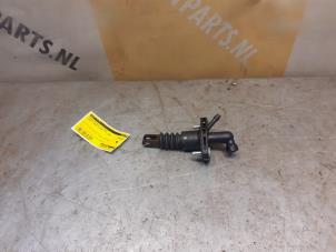 Gebruikte Koppeling Hulp Cilinder Suzuki Grand Vitara II (JT) 2.0 16V Prijs € 29,99 Margeregeling aangeboden door Yellow Parts