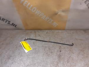 Gebruikte Motorkap stang Suzuki Splash 1.0 12V Prijs € 17,50 Margeregeling aangeboden door Yellow Parts