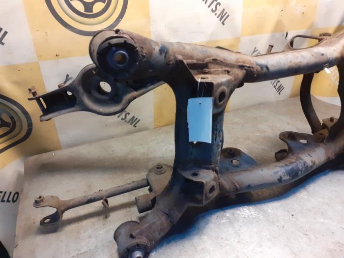 Subframe van een Suzuki Grand Vitara II (JT) 2.0 16V 2008