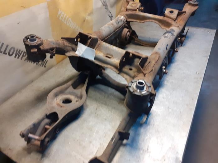Subframe van een Suzuki Grand Vitara II (JT) 2.0 16V 2008