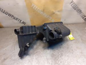 Gebruikte Luchtfilterhuis Suzuki Swift (ZA/ZC/ZD1/2/3/9) 1.6 Sport VVT 16V Prijs € 45,00 Margeregeling aangeboden door Yellow Parts