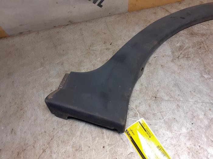 Zijskirt links van een Suzuki Swift (ZA/ZC/ZD1/2/3/9) 1.5 VVT 16V 2005