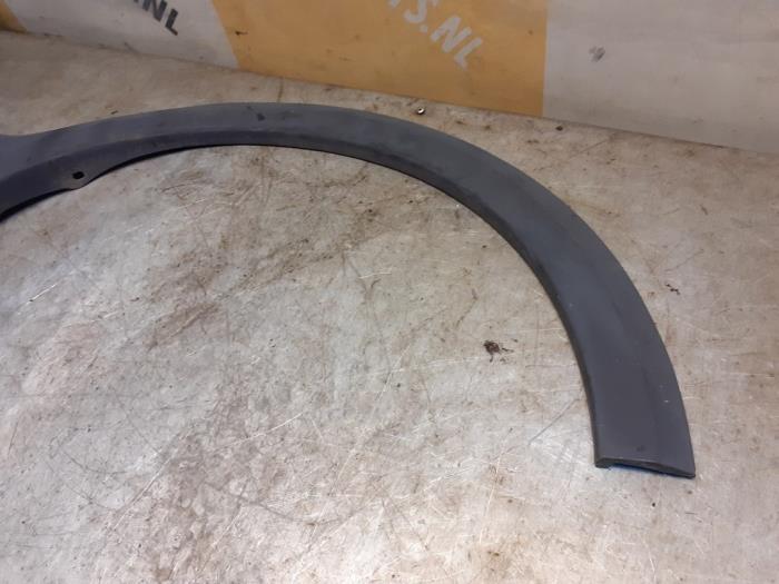 Zijskirt links van een Suzuki Swift (ZA/ZC/ZD1/2/3/9) 1.5 VVT 16V 2005