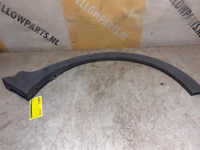 Zijskirt links van een Suzuki Swift (ZA/ZC/ZD1/2/3/9) 1.5 VVT 16V 2005