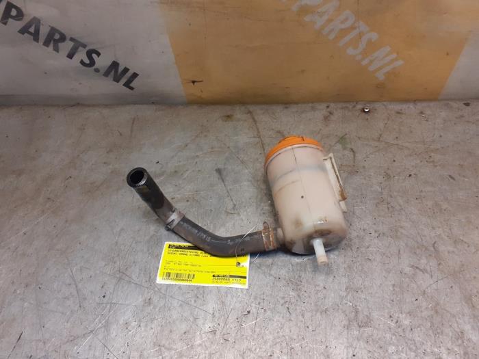 Gebruikte Servo Oliereservoir Suzuki Grand Vitara I (FT/GT/HT) 2.0 16V Prijs € 19,99 Margeregeling aangeboden door Yellow Parts
