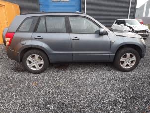 Gebruikte Voorscherm rechts Suzuki Grand Vitara II (JT) 2.0 16V Prijs € 189,00 Margeregeling aangeboden door Yellow Parts